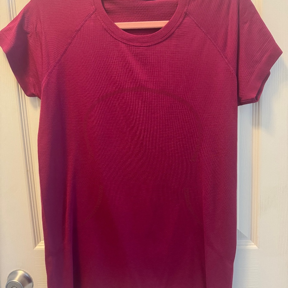 Lululemon Swiftly Tech 2.0  S/S  Hip Length Magenta Purple